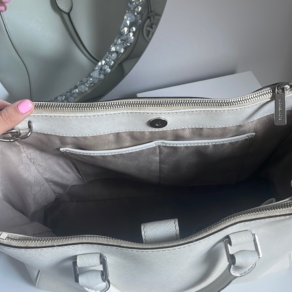 Michael Kors Sutton Purse - Picture 5 of 6